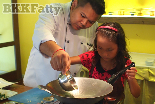getting ready to cook pad thai at naj thai cooking school