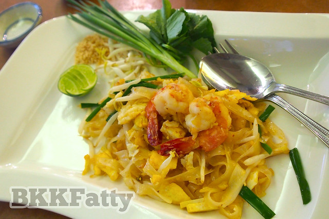 chef can's demonstration pad thai result at Naj