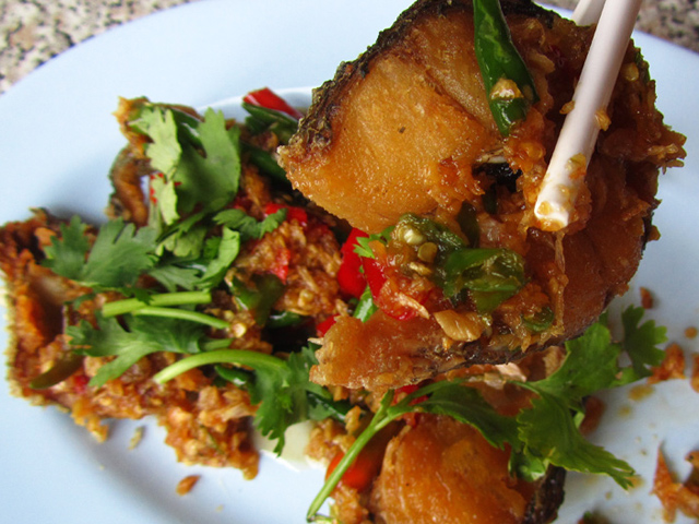 ปลาช่อนทอดลาดพริก