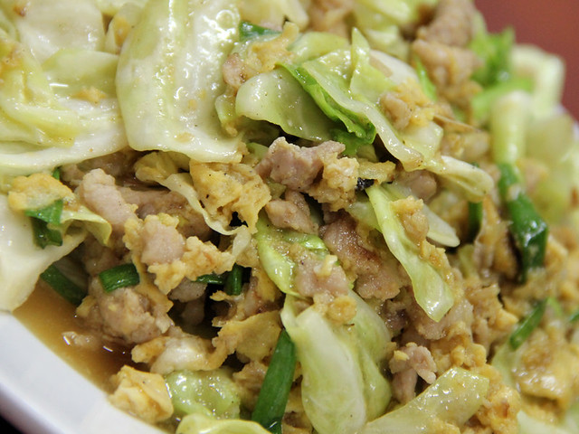 กะหล่ำปลีผัดไข่ใส่หมูสับ