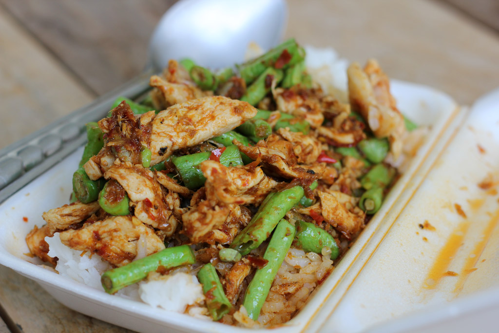 Thai Gai Pad Prik Gaeng (ไก่ผัดพริกแกง)