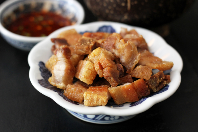 moo krob (หมูกรอบ)