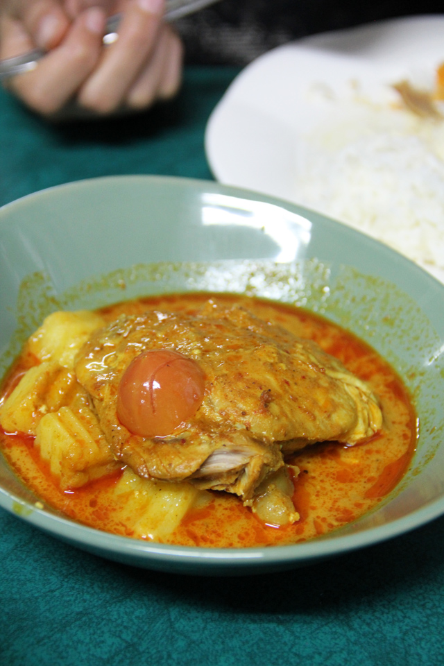 Gaeng Garee Gai (แกงกะหรี่ไก่)