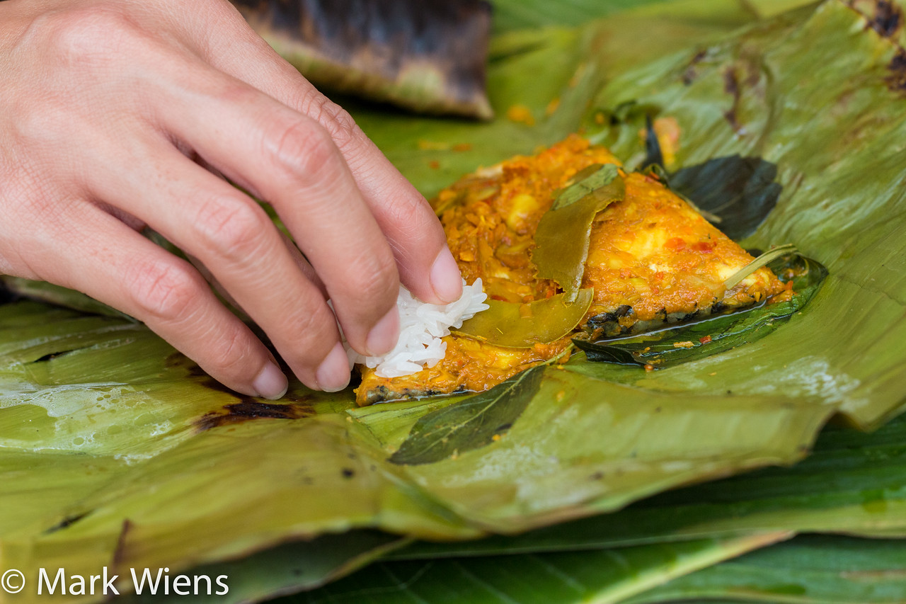 how to eat Thai food
